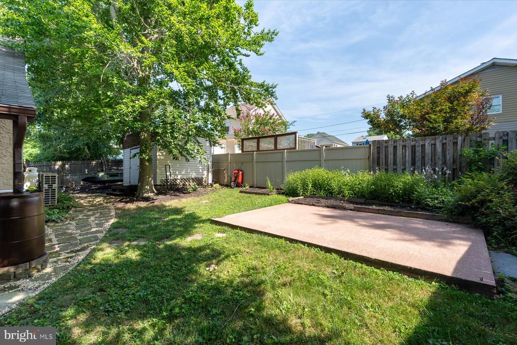 2033 SHORE DRIVE