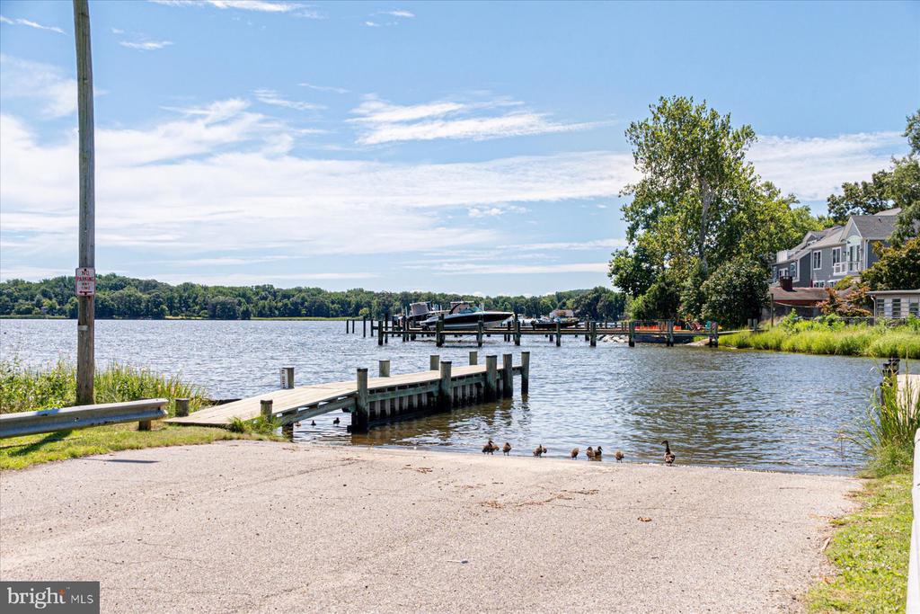 2033 SHORE DRIVE
