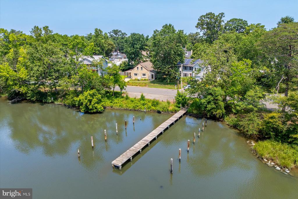 2033 SHORE DRIVE