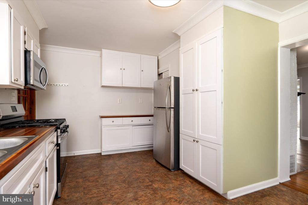 2033 SHORE DRIVE