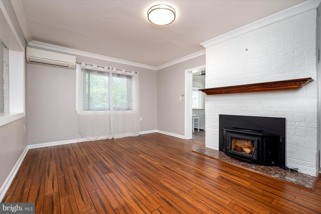 2033 SHORE DRIVE