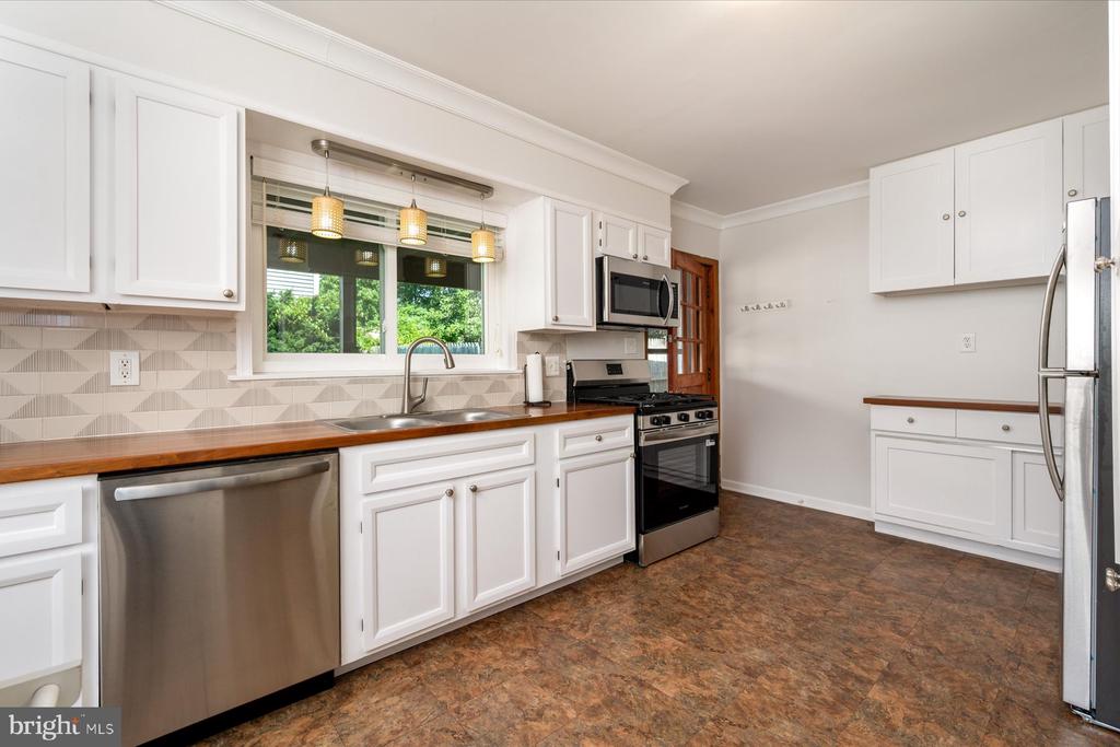 2033 SHORE DRIVE