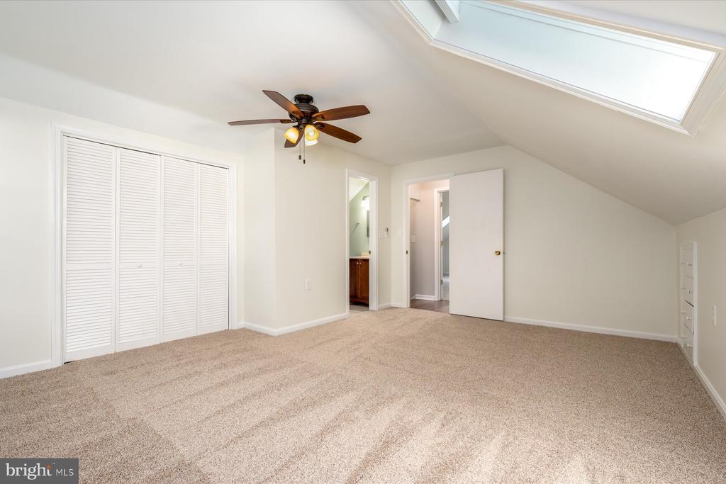 2033 SHORE DRIVE