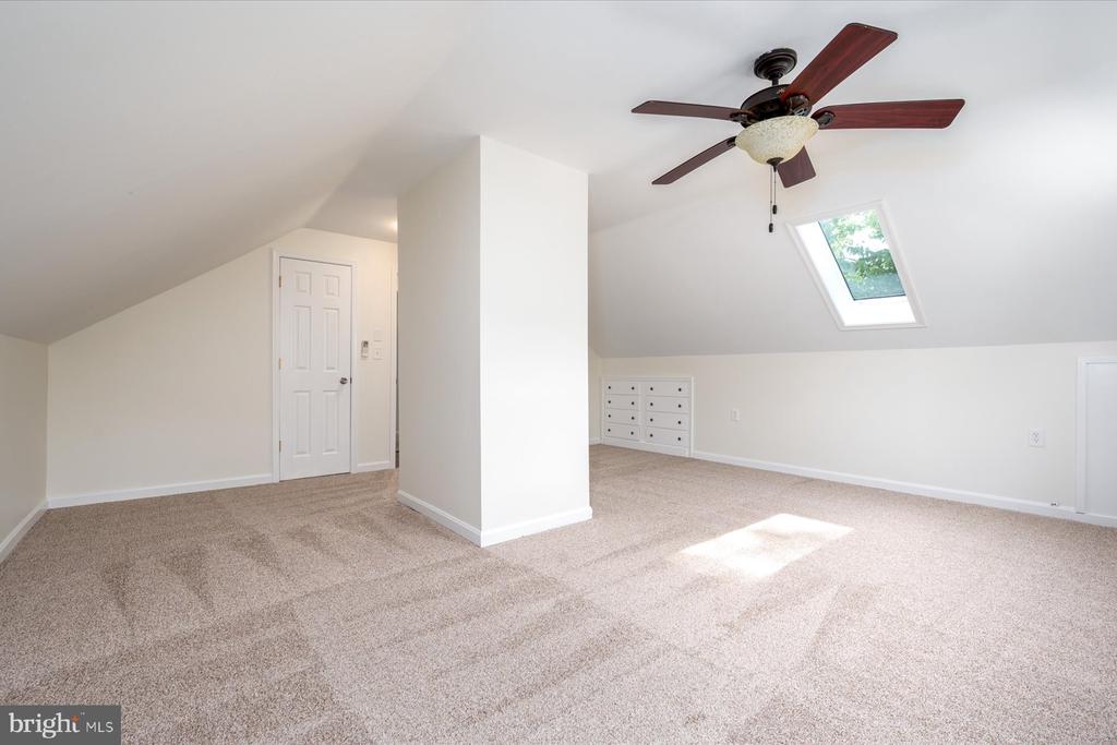 2033 SHORE DRIVE