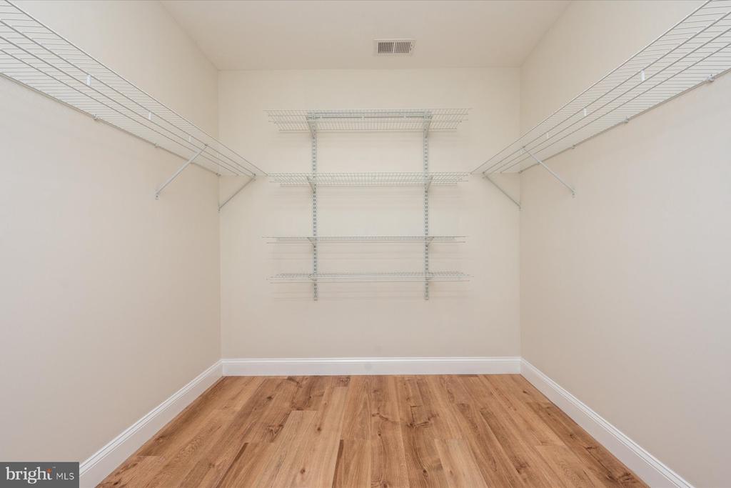 1400 LOWER VIEW COURT
