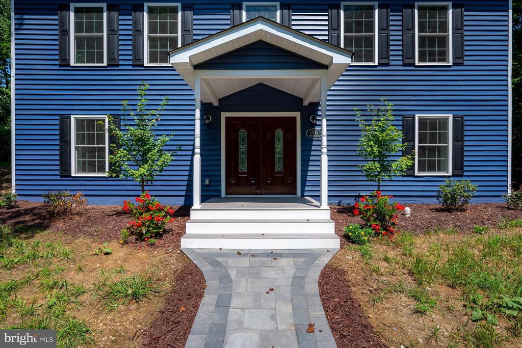 1400 LOWER VIEW COURT