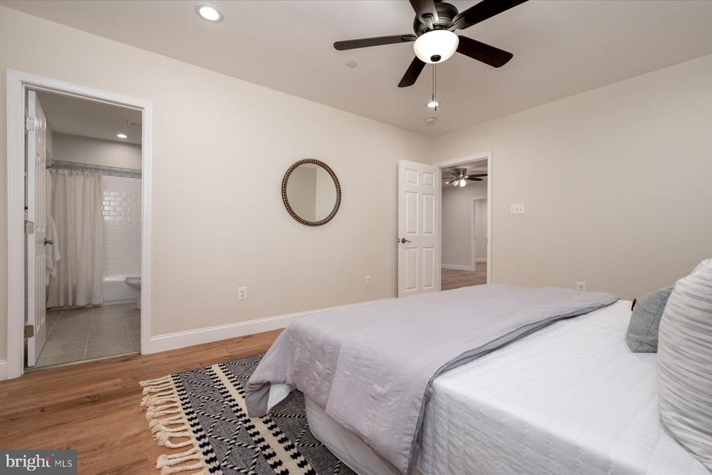 1400 LOWER VIEW COURT