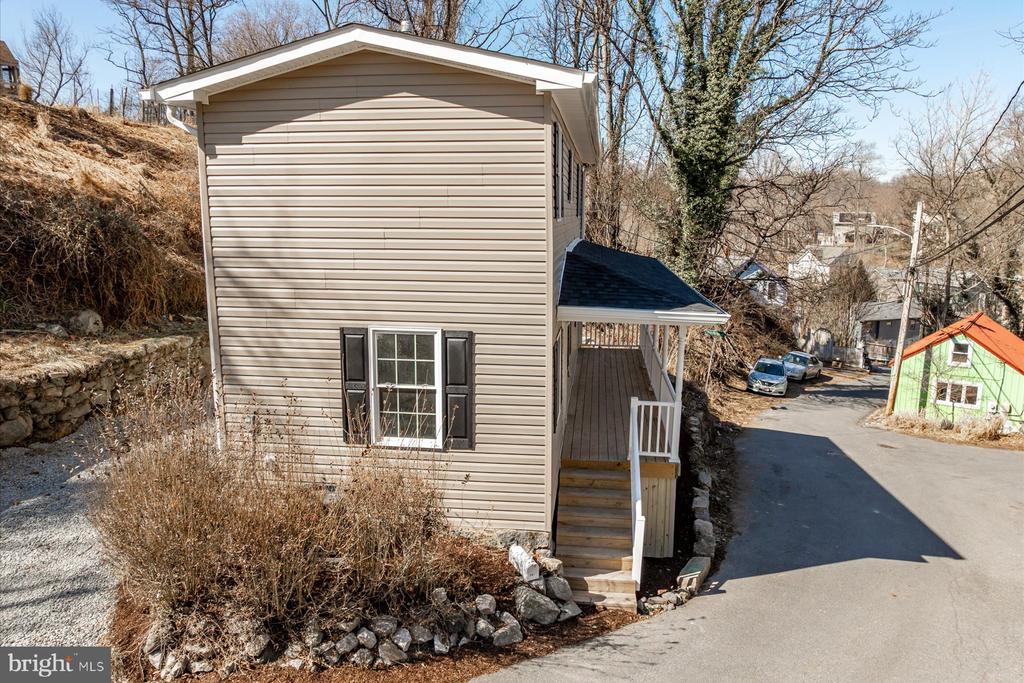 721 Hollow Rd