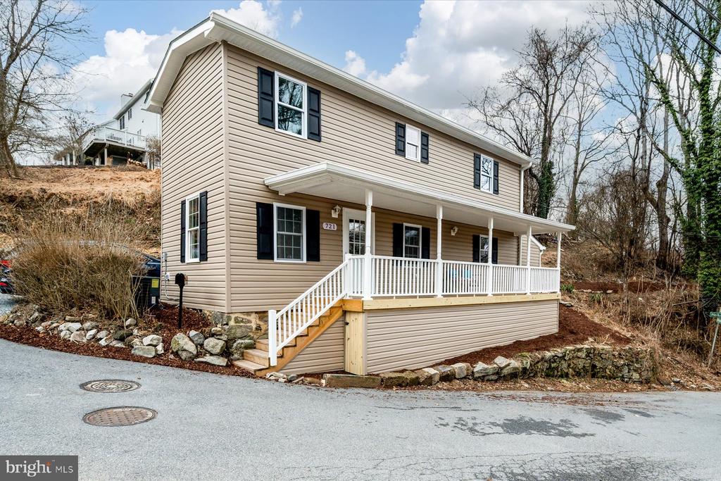 721 Hollow Rd