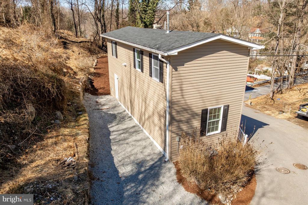 721 Hollow Rd