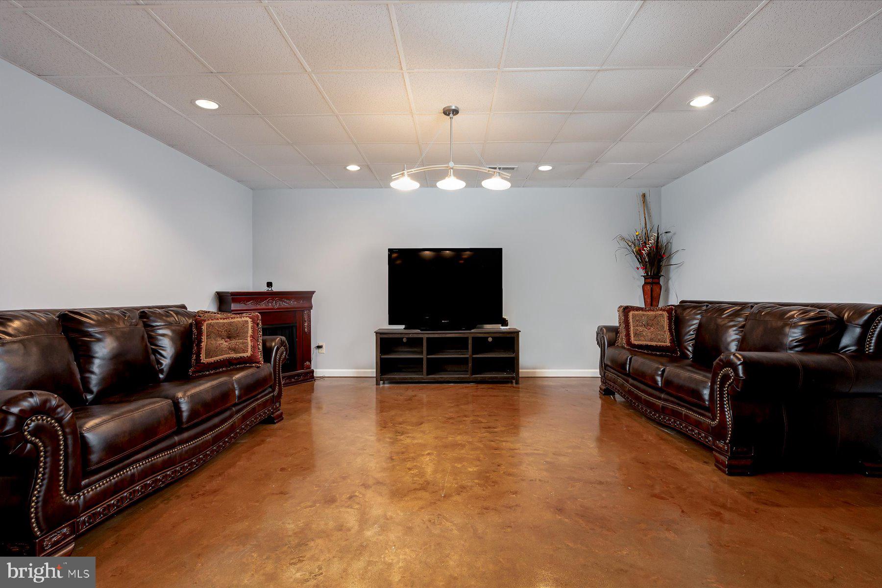 3251 Holland Cliffs Rd