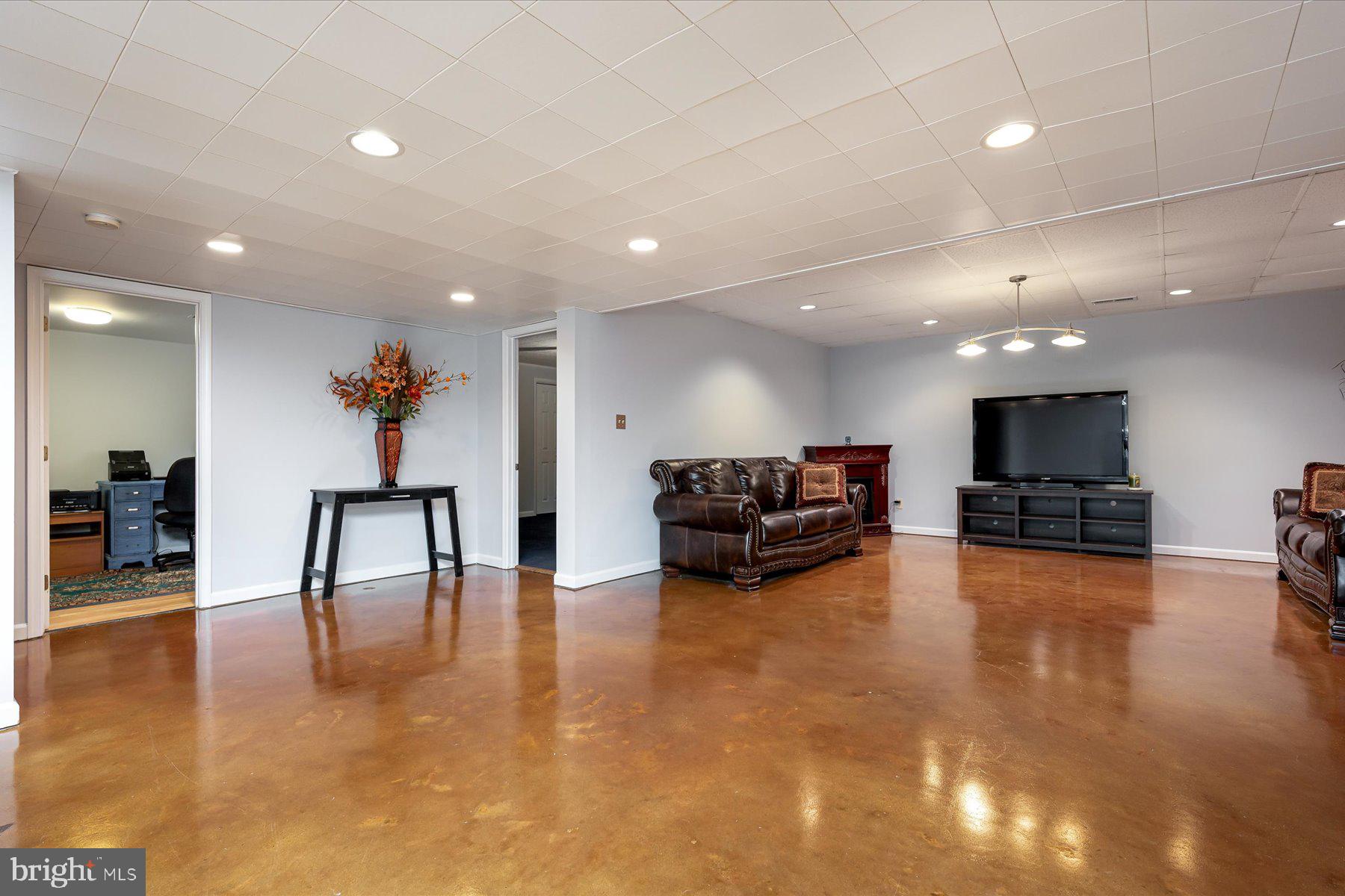 3251 Holland Cliffs Rd