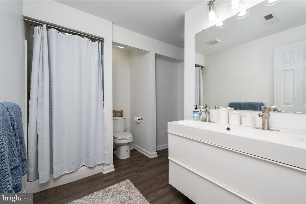5114 Rosemary Dr