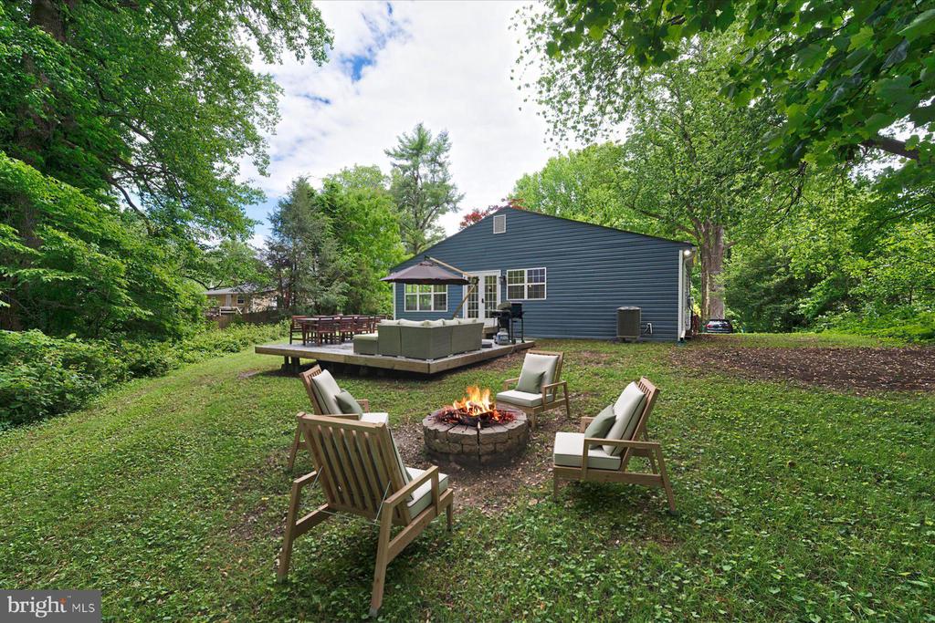 5114 Rosemary Dr