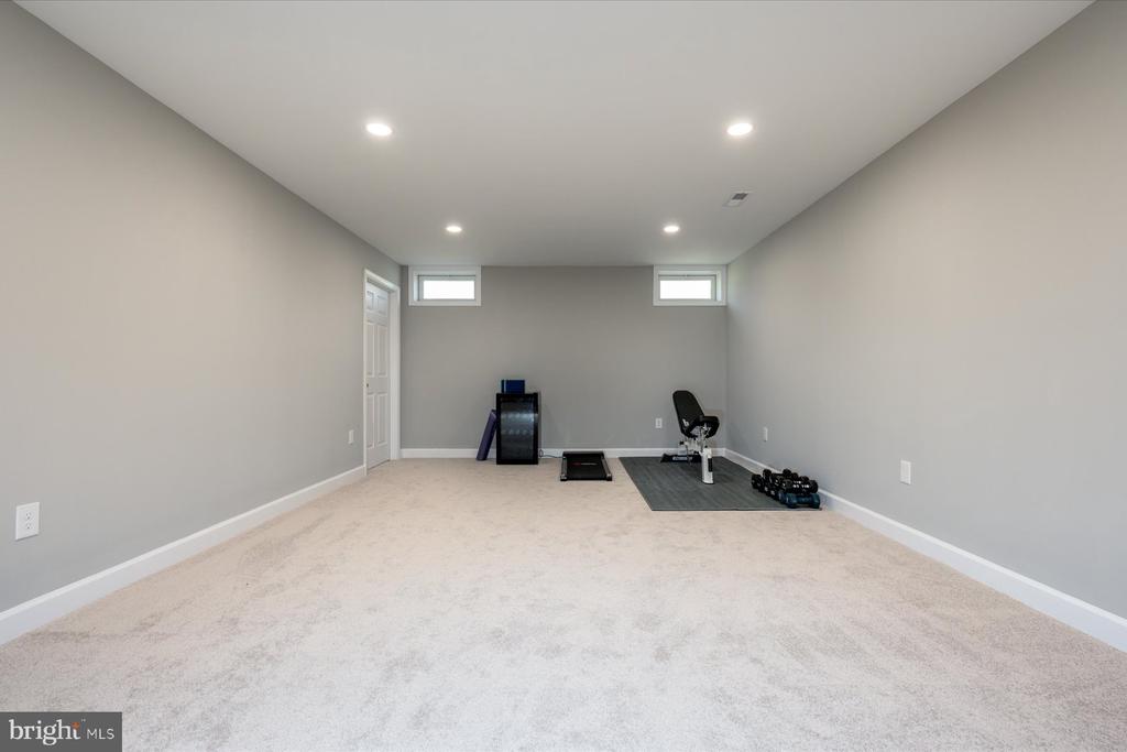 18927 Saint Albert Dr