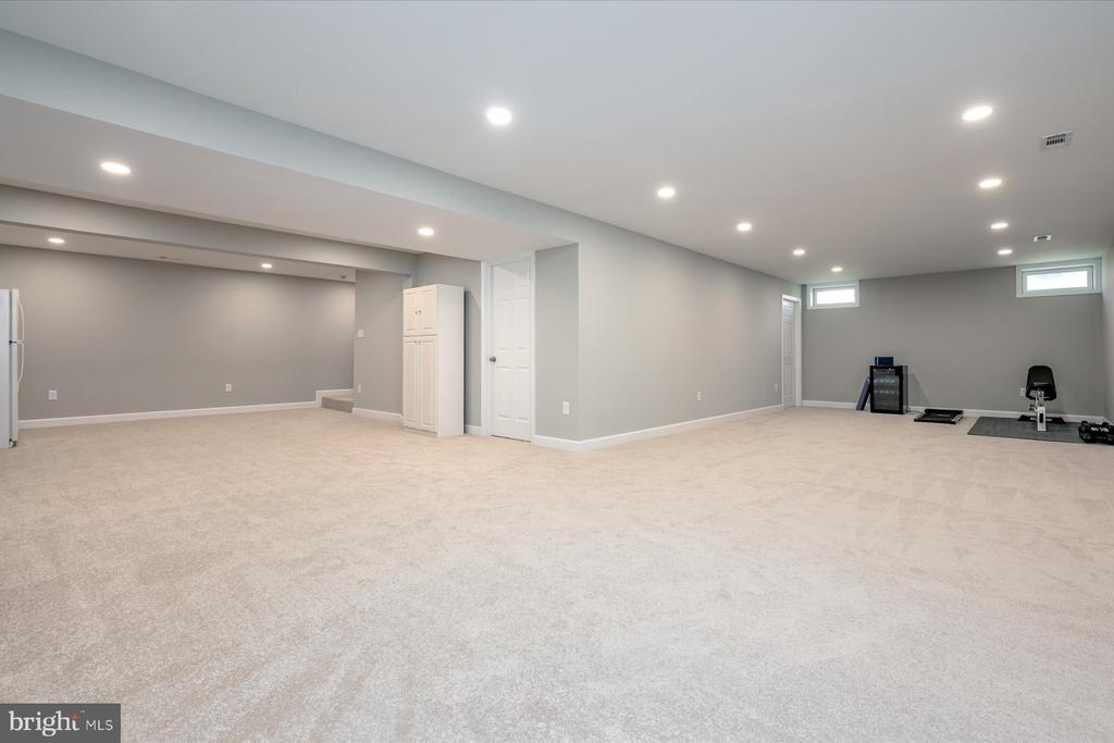 18927 Saint Albert Dr