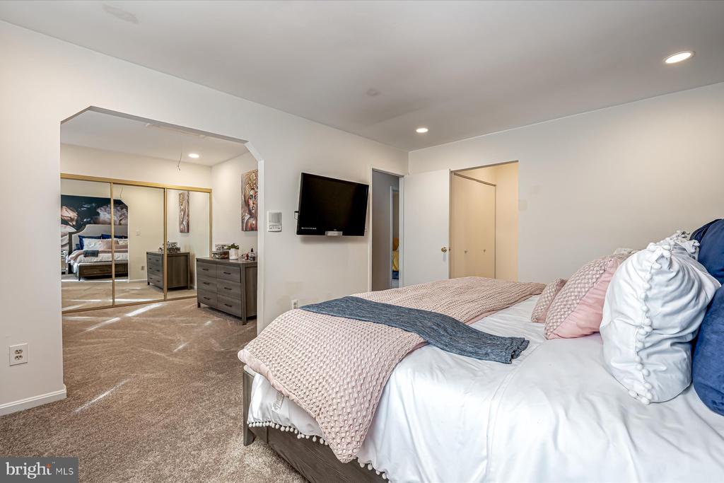 12204 SIR LANCELOT DR