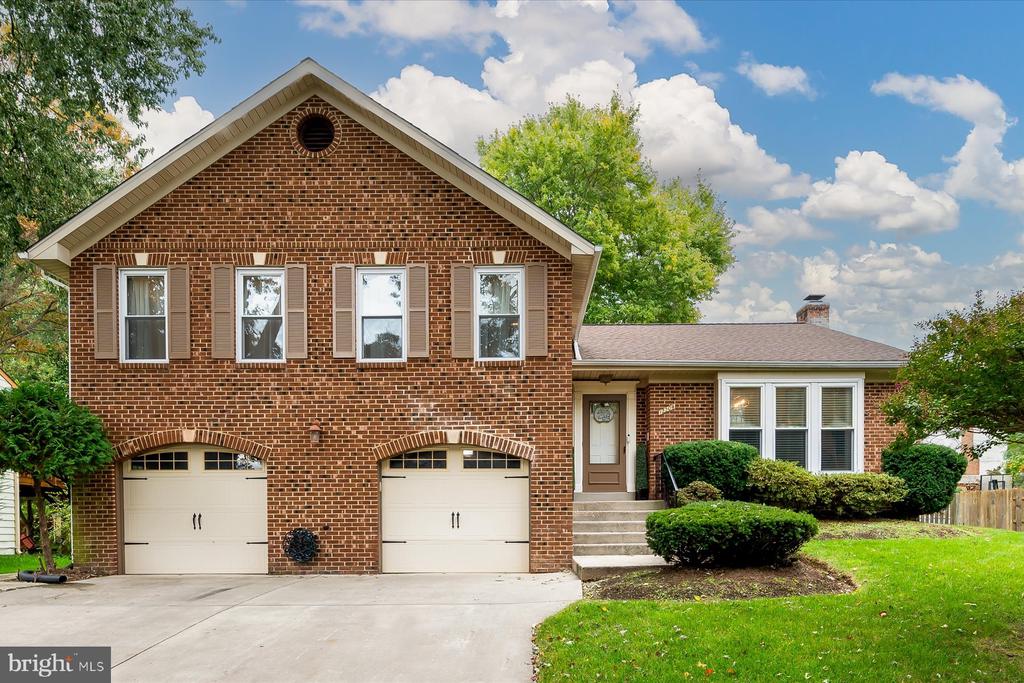 12204 SIR LANCELOT DR