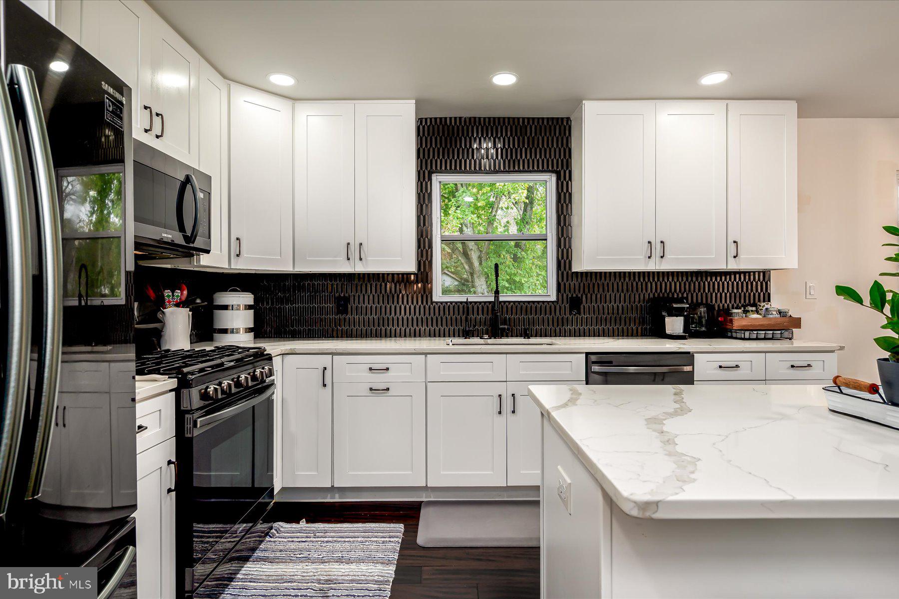 12204 SIR LANCELOT DR