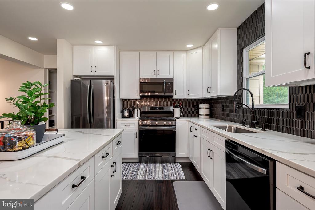 12204 SIR LANCELOT DR