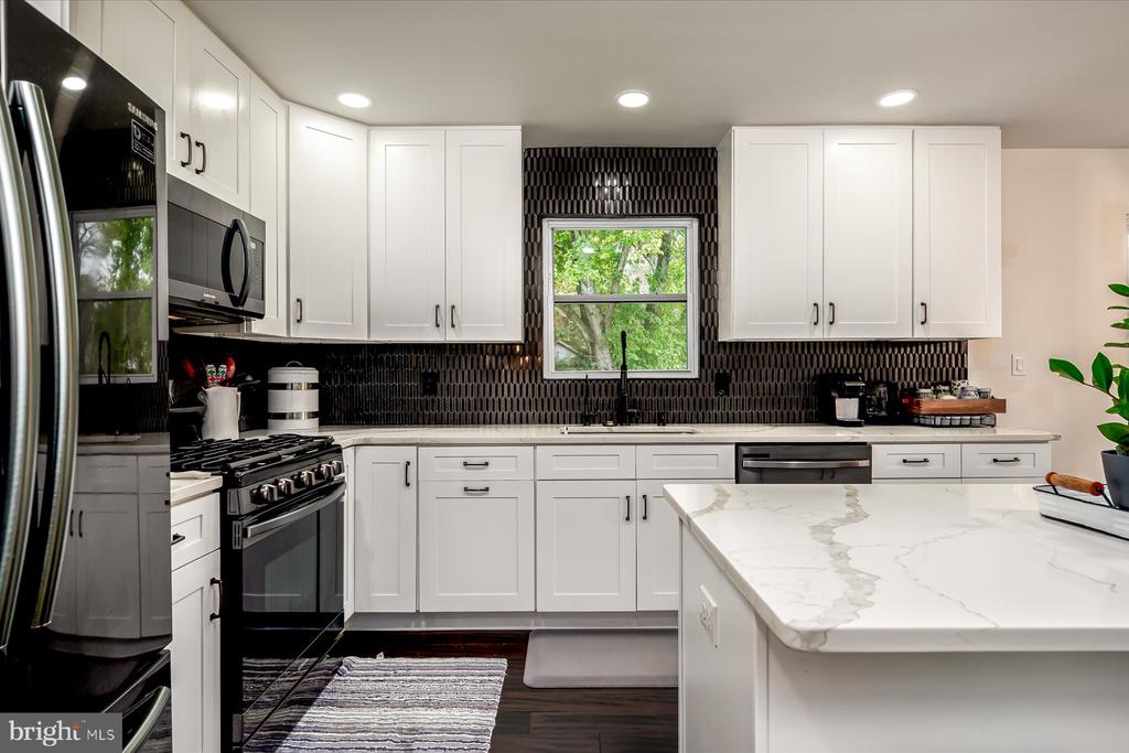 12204 SIR LANCELOT DR
