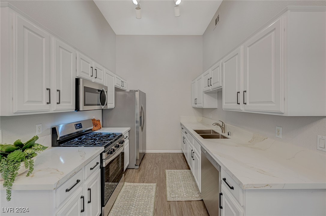 2305 West Horizon Ridge Parkway 3522