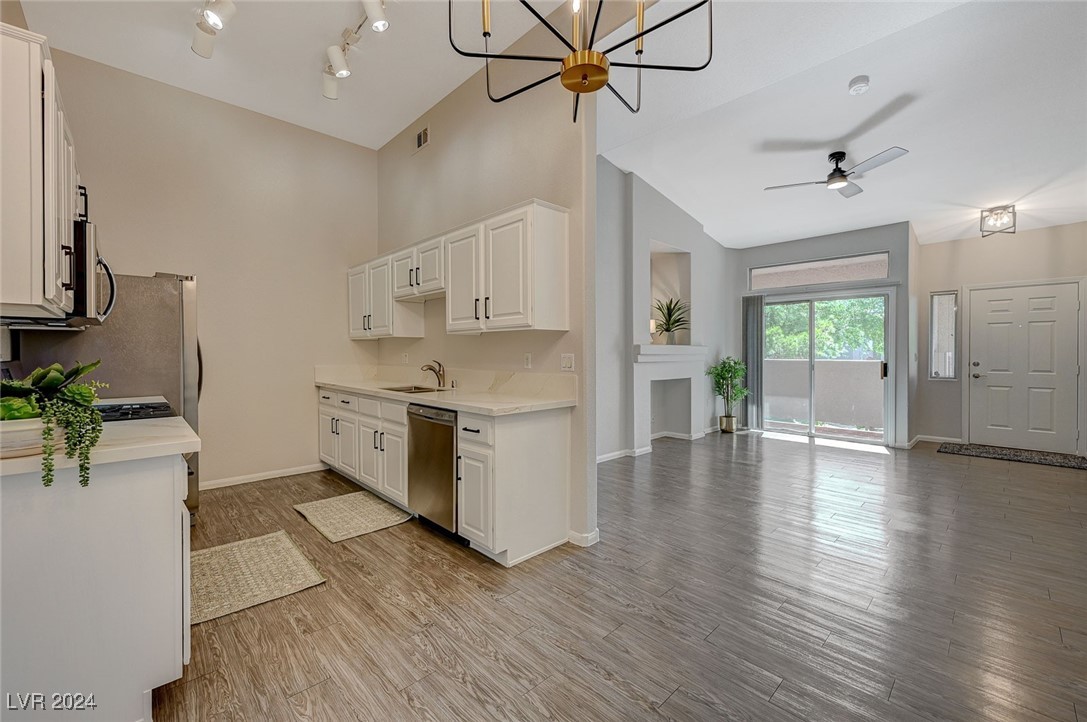 2305 West Horizon Ridge Parkway 3522