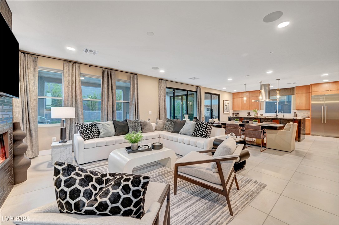 377 Crown Mesa Avenue