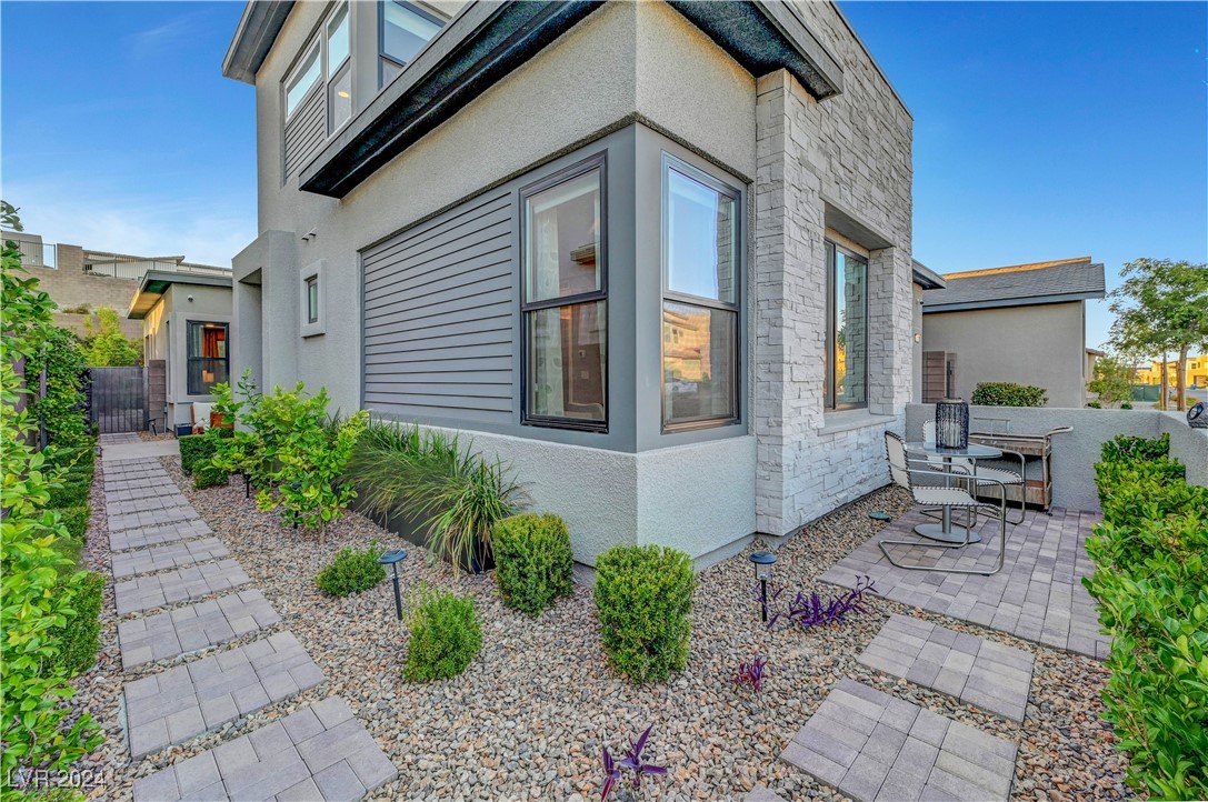 377 Crown Mesa Avenue