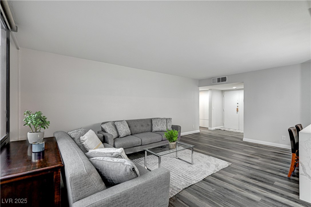 205 East Harmon Avenue 1010