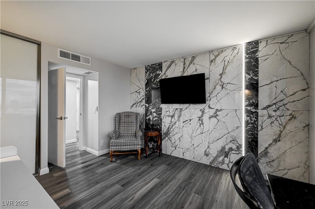 205 East Harmon Avenue 1010