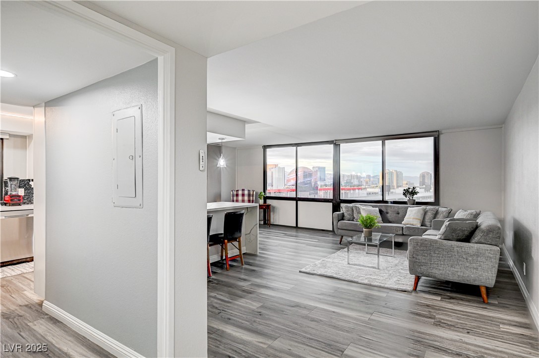 205 East Harmon Avenue 1010