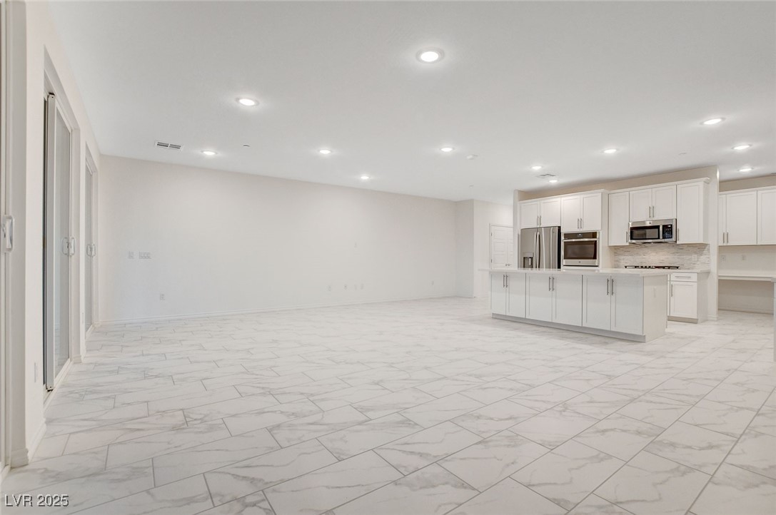 2555 Hampton Road 7210