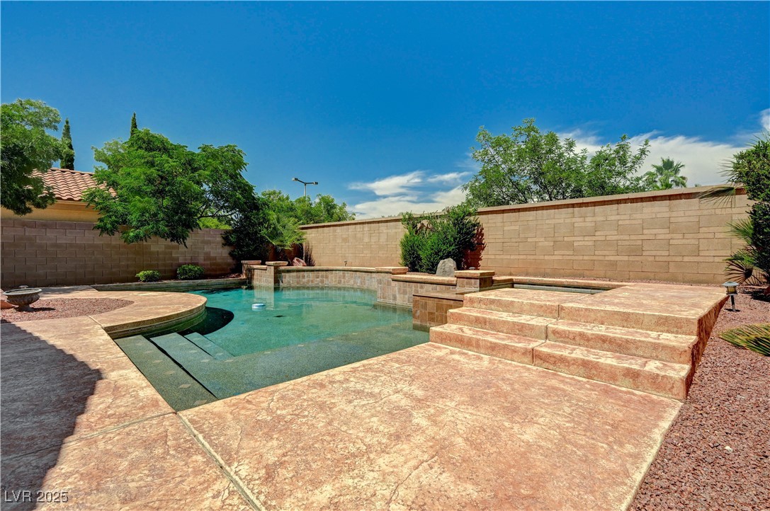 2556 Sturrock Drive