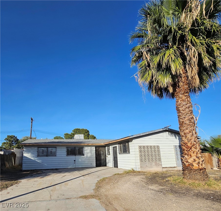 3012 Palm Springs Way