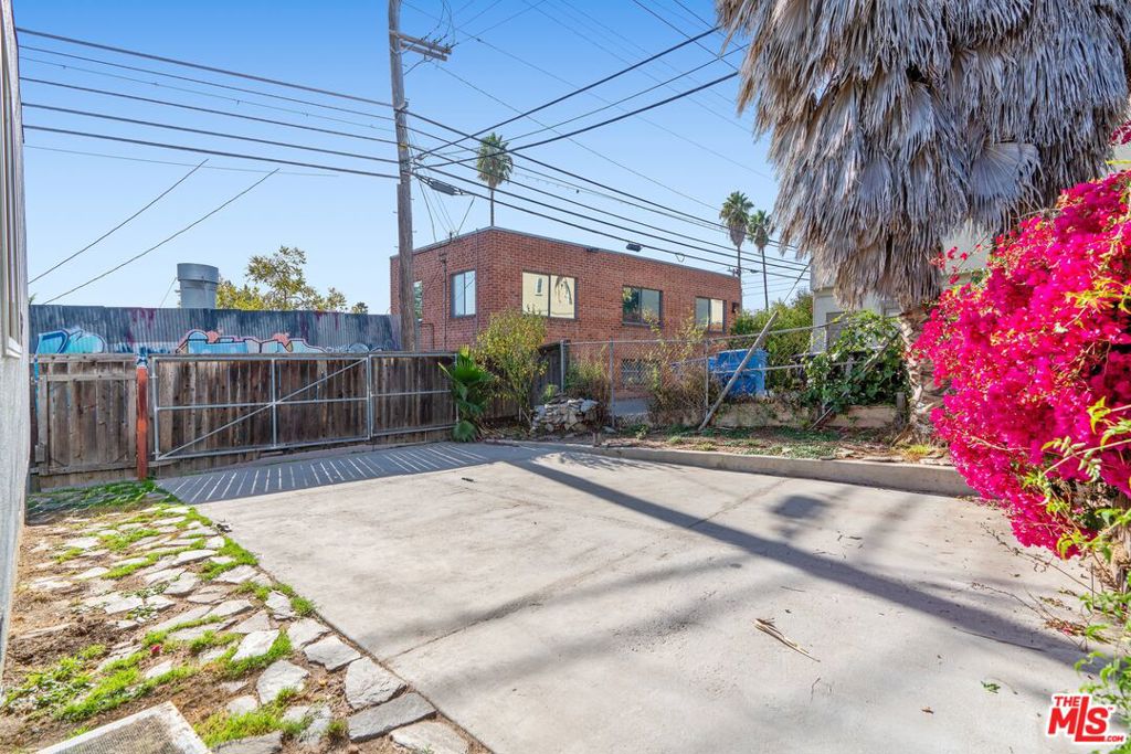 1363 S Curson Avenue