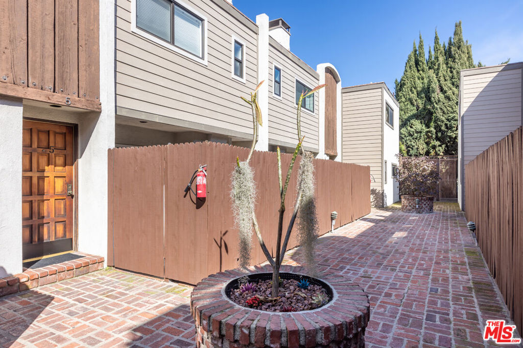 1910 Rodney Drive 5