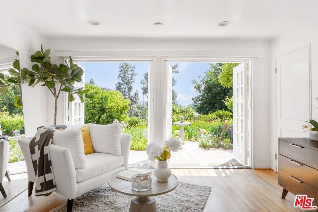 2379 Panorama Terrace