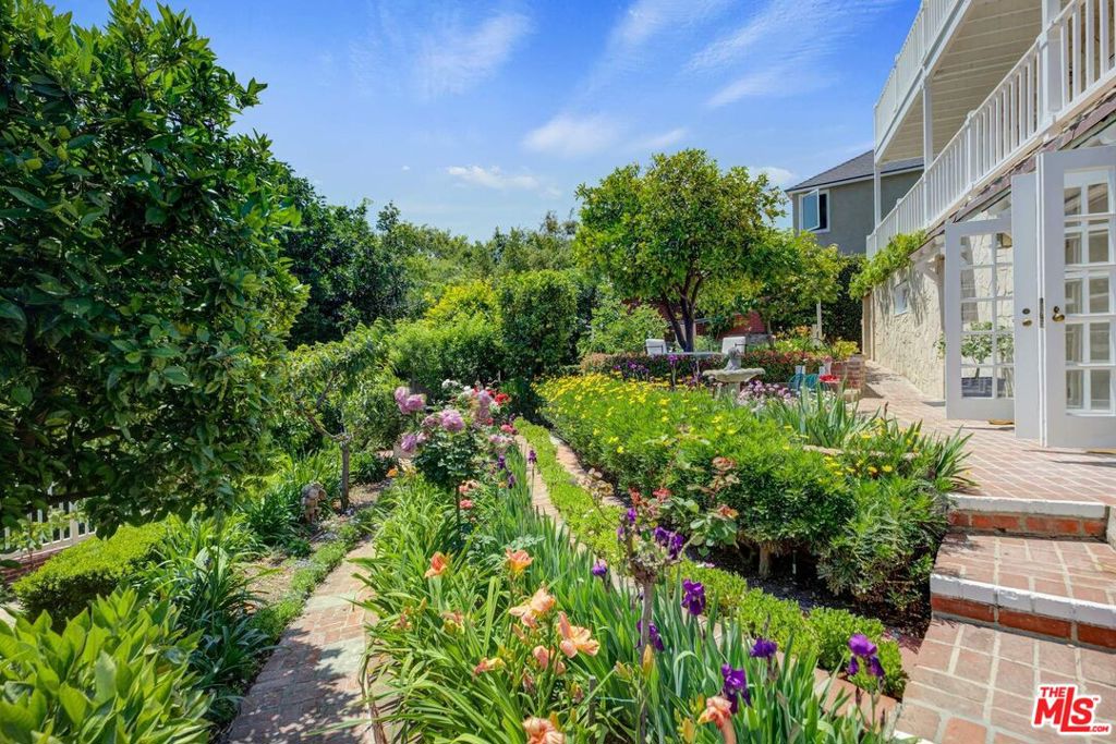 2379 Panorama Terrace