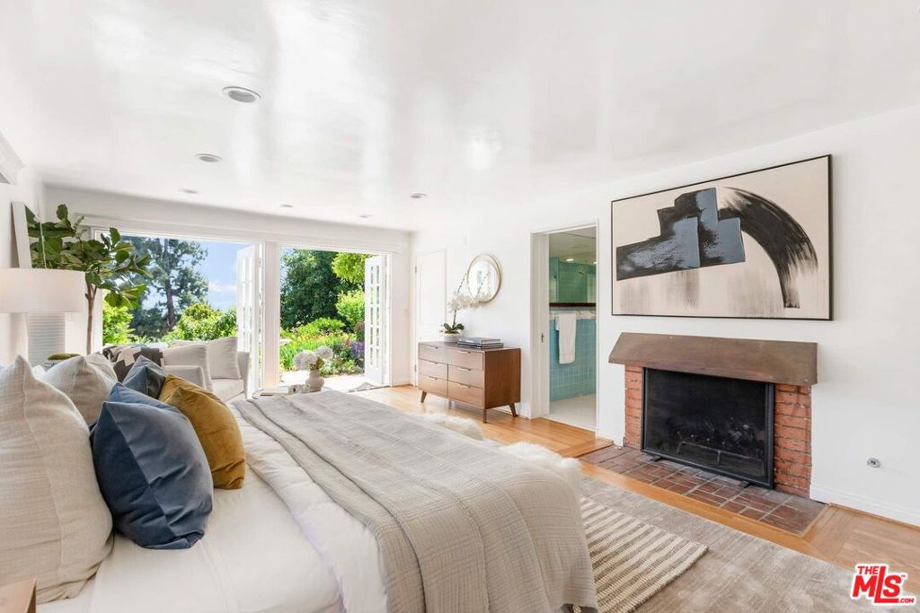 2379 Panorama Terrace