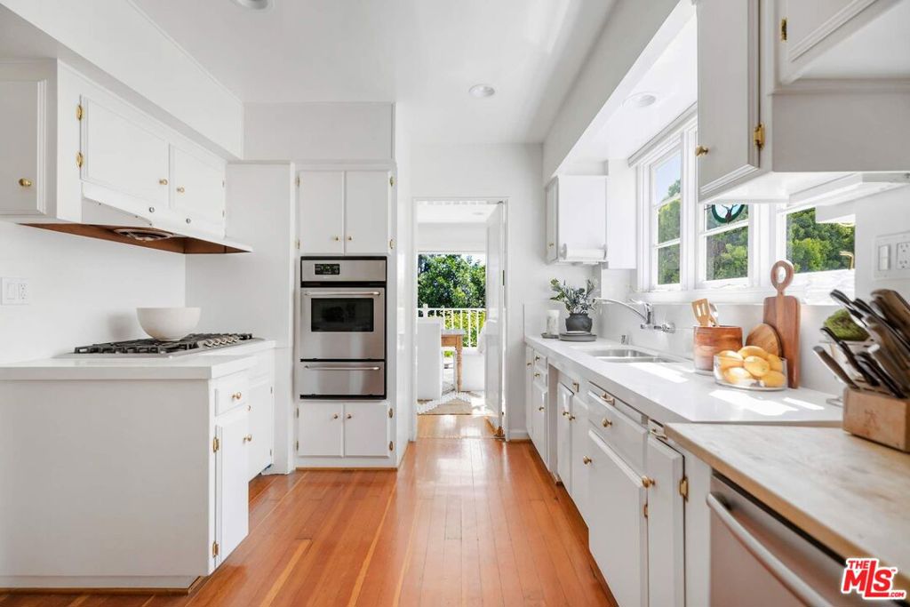 2379 Panorama Terrace