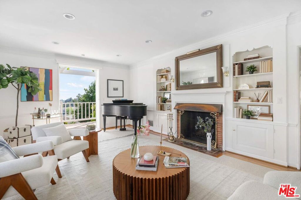 2379 Panorama Terrace