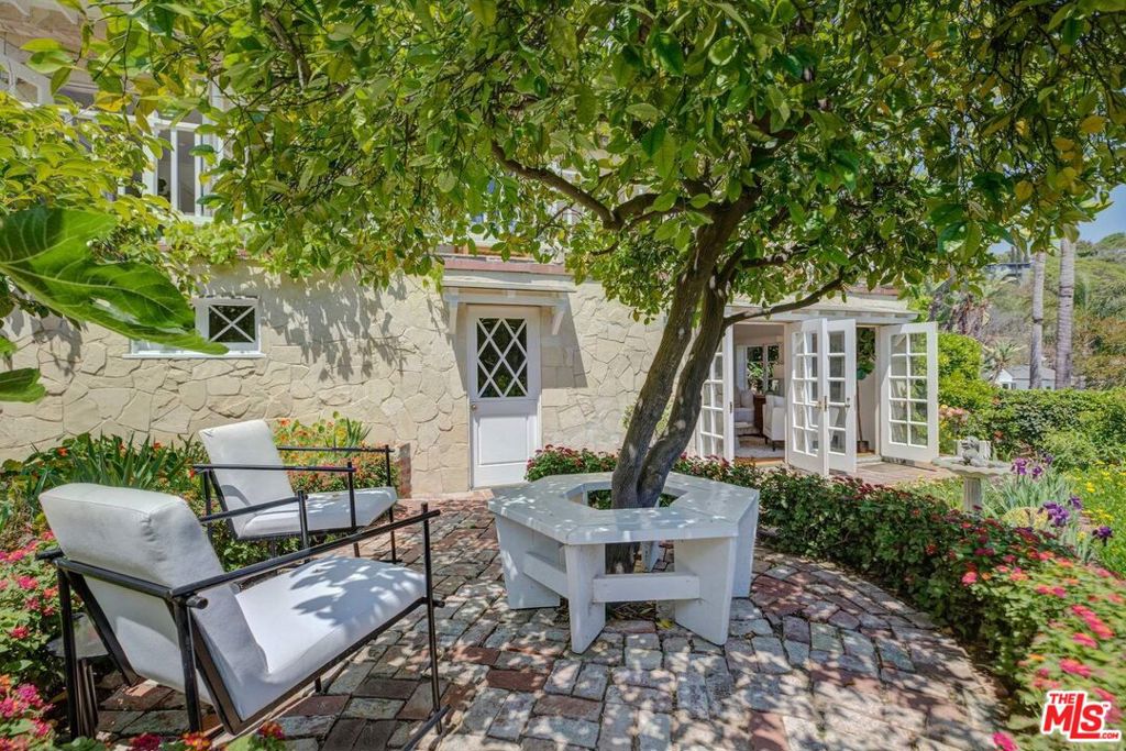 2379 Panorama Terrace