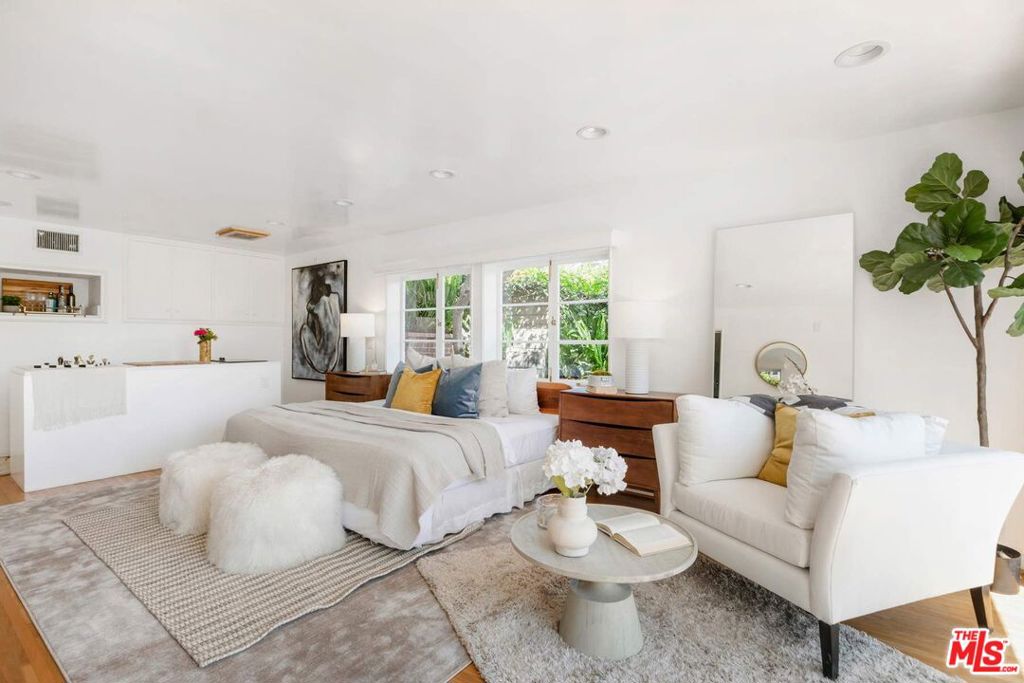 2379 Panorama Terrace