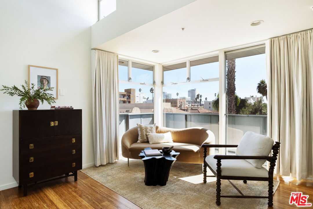 333 S Wilton Pl Unit: 2