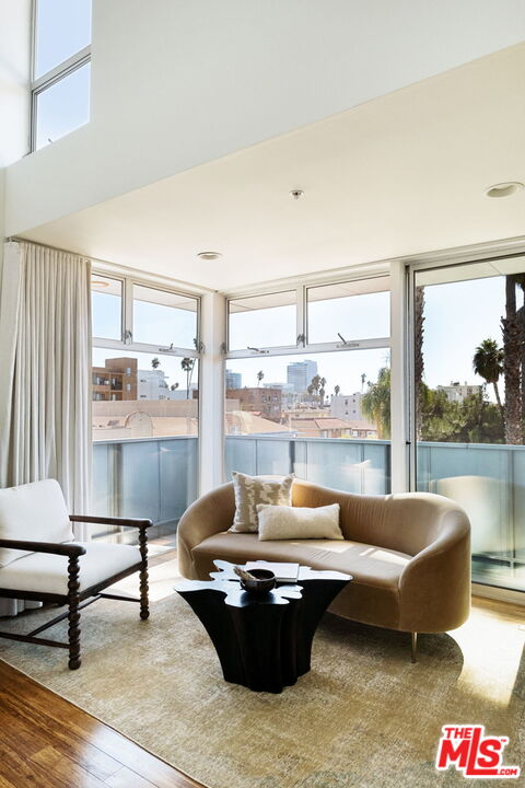333 S Wilton Pl Unit: 2