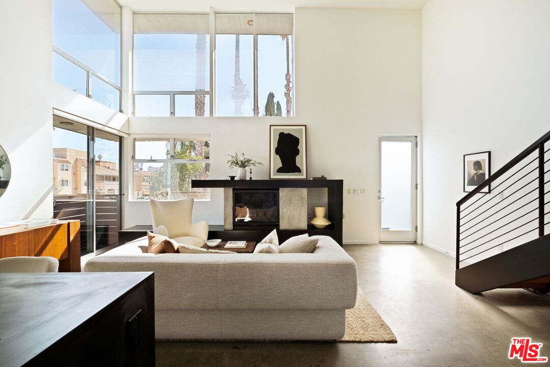 333 S Wilton Pl Unit: 2