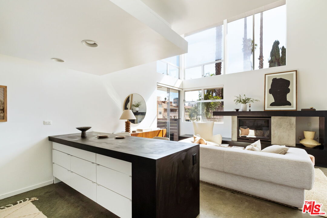 333 S Wilton Pl Unit: 2