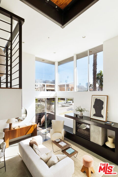 333 S Wilton Pl Unit: 2