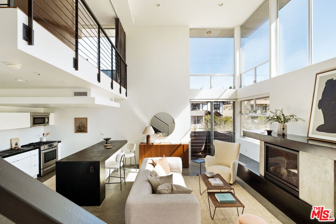 333 S Wilton Pl Unit: 2